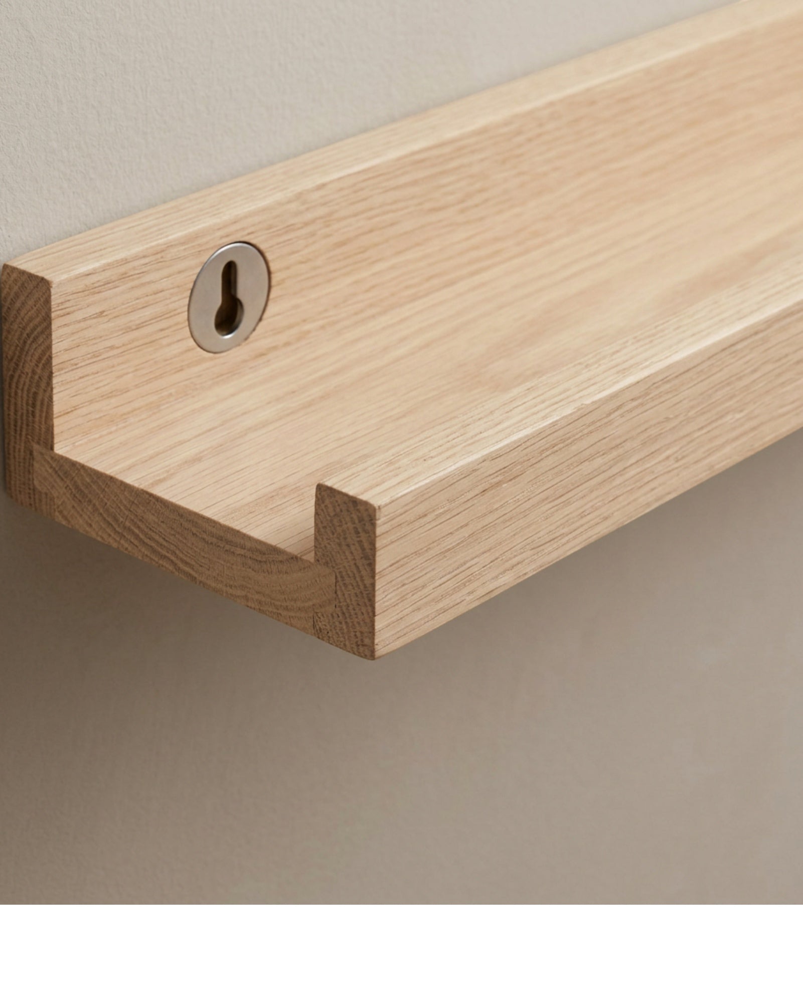 Zvun White Oak Picture Ledge 90 × 10 cm Raised Front Lip - Detail view