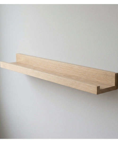 Zvun White Oak Picture Ledge 90 × 10 cm Raised Front Lip - Lifestyle view